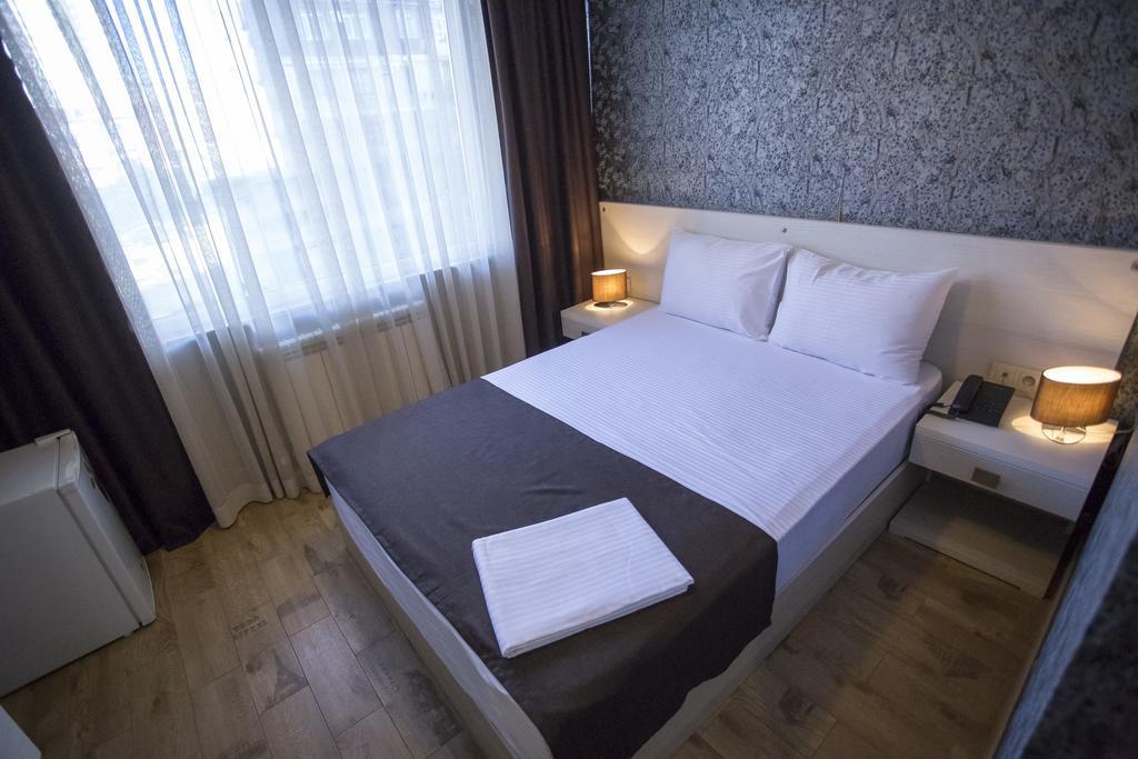 Hotel & Cafe Batus Batumi Quarto foto
