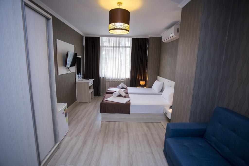 Hotel & Cafe Batus Batumi Exterior foto