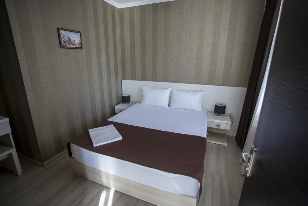 Hotel & Cafe Batus Batumi Exterior foto