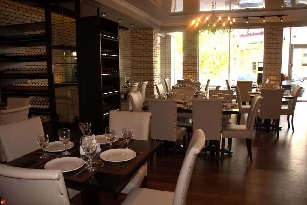 Hotel & Cafe Batus Batumi Exterior foto