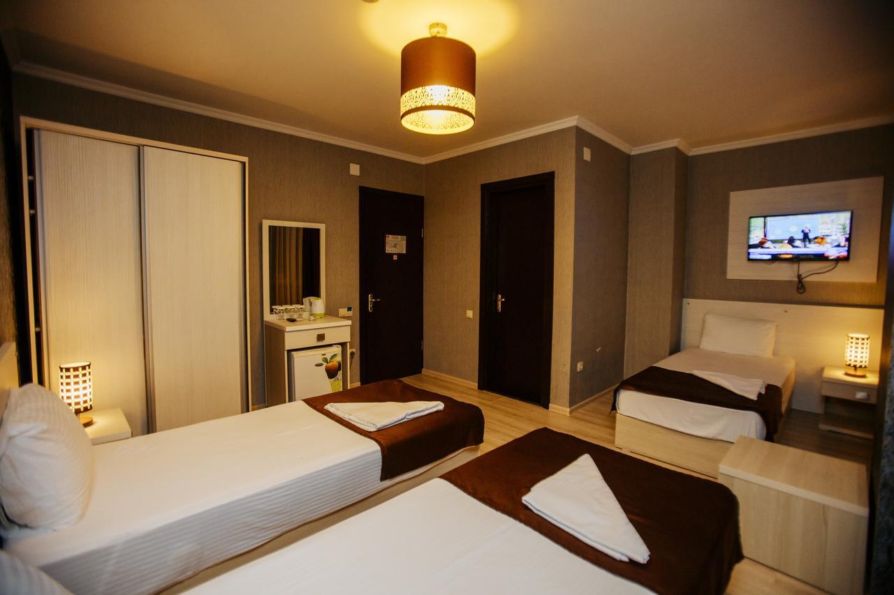 Hotel & Cafe Batus Batumi Exterior foto