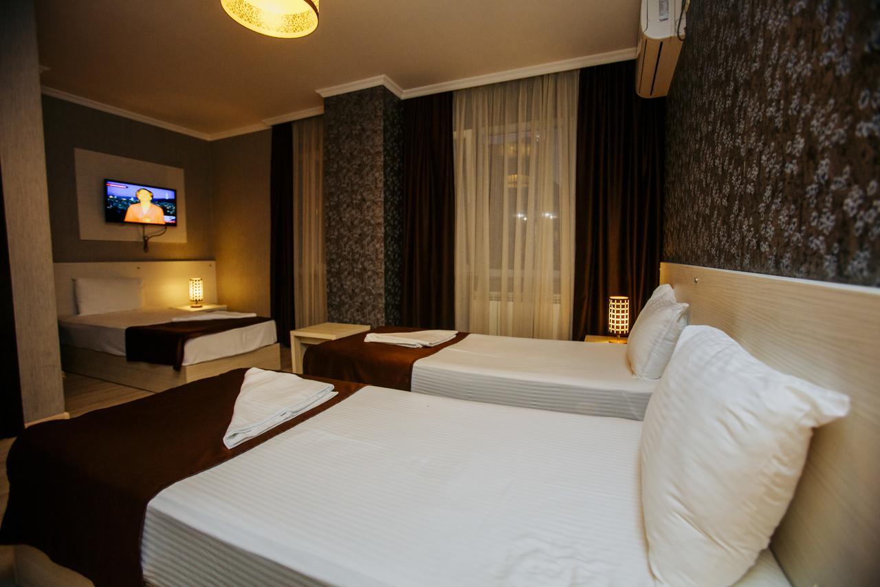 Hotel & Cafe Batus Batumi Exterior foto