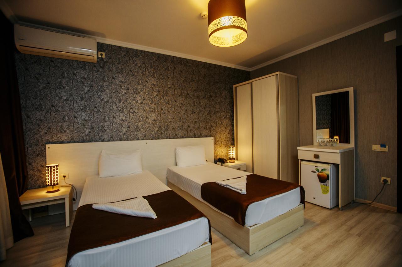 Hotel & Cafe Batus Batumi Exterior foto